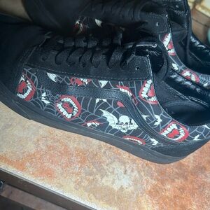 Vans old school Glow freight skull sneakers sz 11